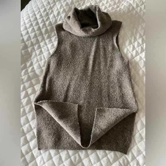 Aritzia sleeveless turtleneck sweater - Picture 5 of 6